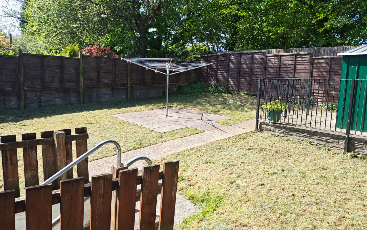 Beechley Drive Garden Area (4)