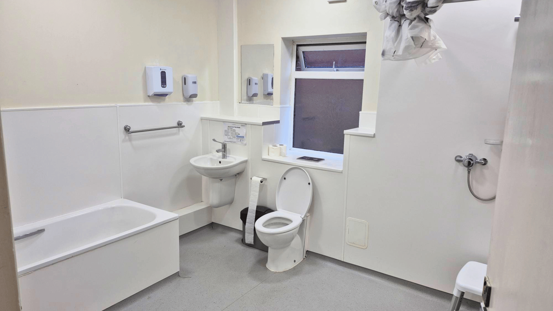 Brooke House Bathroom
